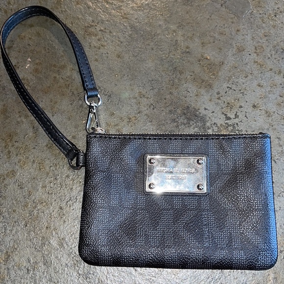 NWOT Michael Kors Small Black Wristlet - Picture 2 of 15